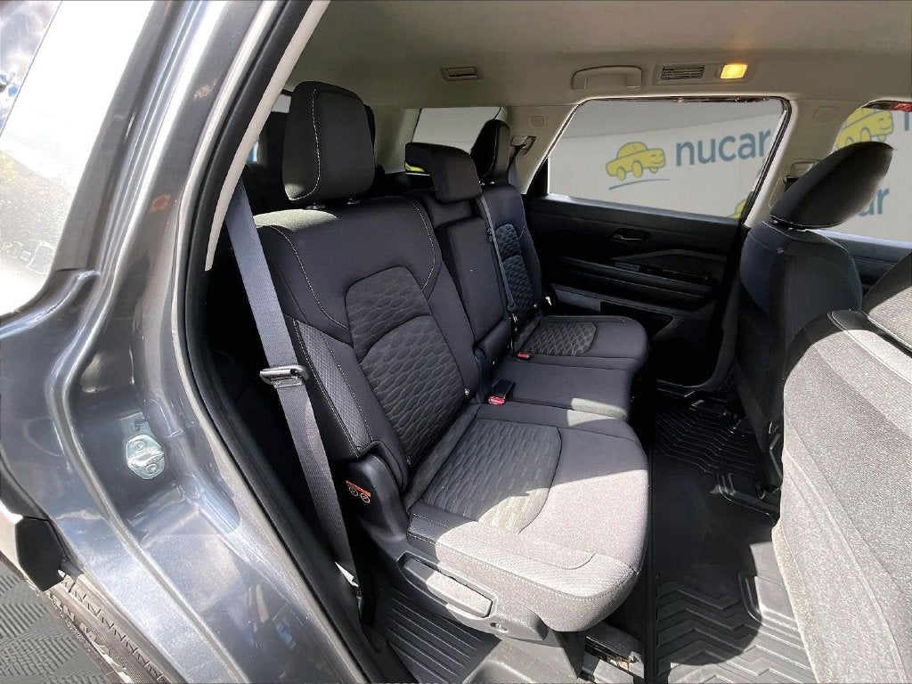 2024 Nissan Pathfinder SV