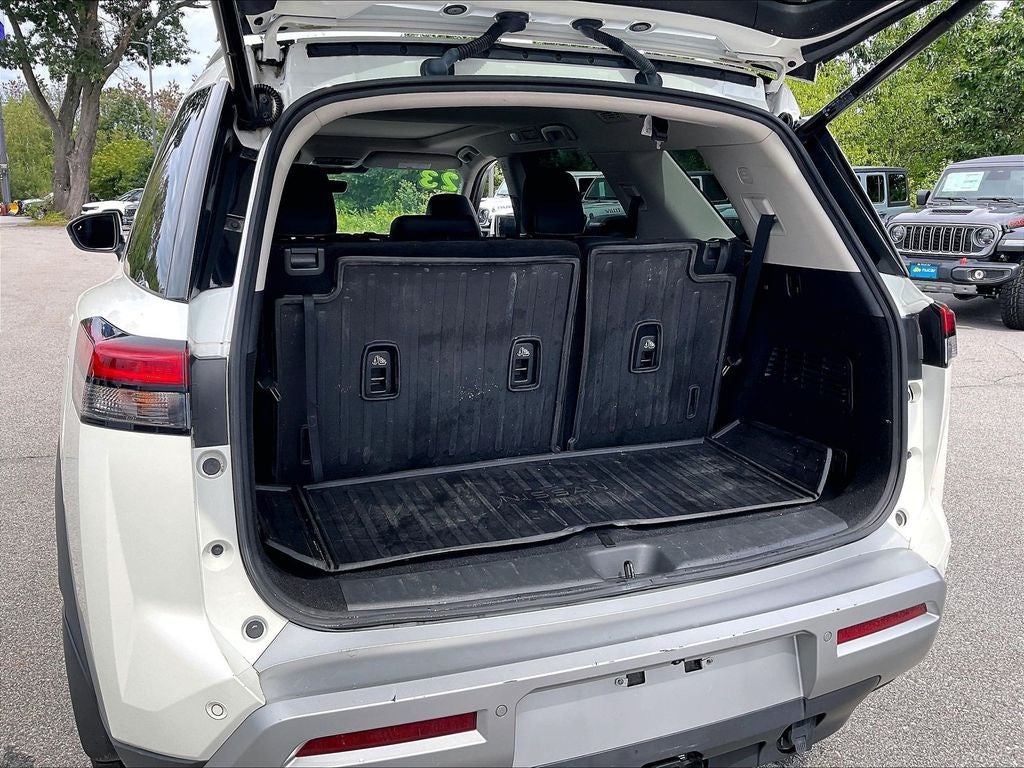 2023 Nissan Pathfinder Platinum