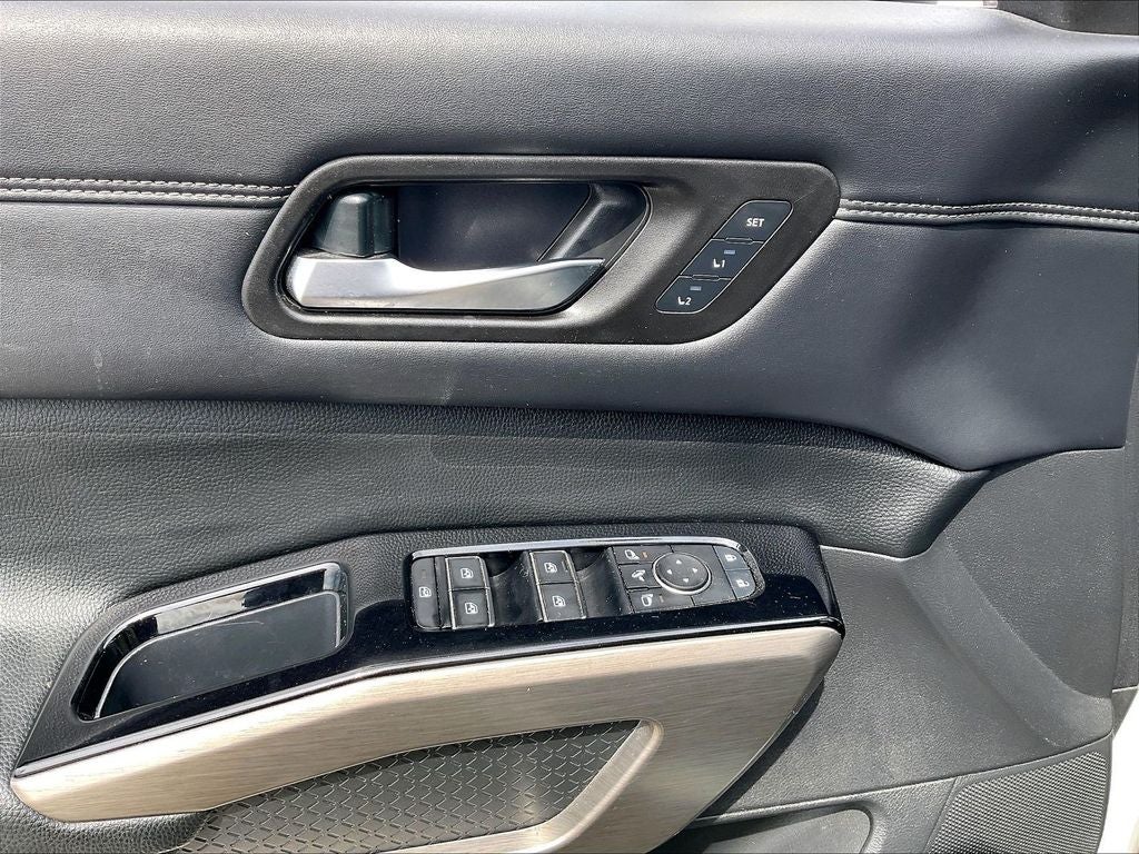 2023 Nissan Pathfinder Platinum