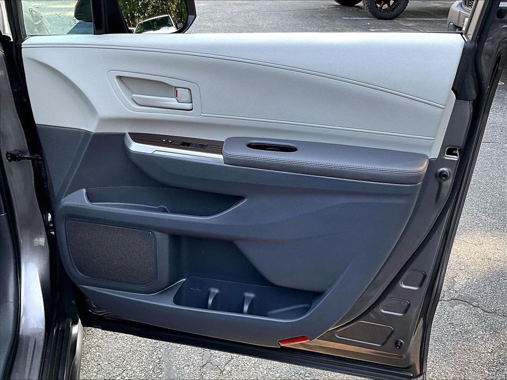 2024 Toyota Sienna LE 8 Passenger