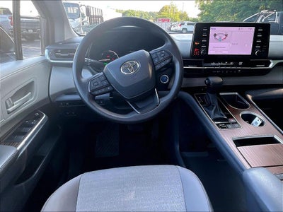 2024 Toyota Sienna LE 8 Passenger
