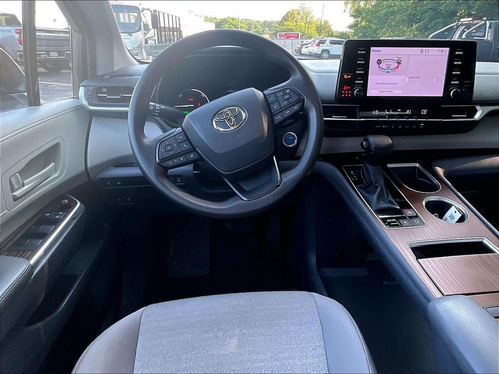 2024 Toyota Sienna LE 8 Passenger