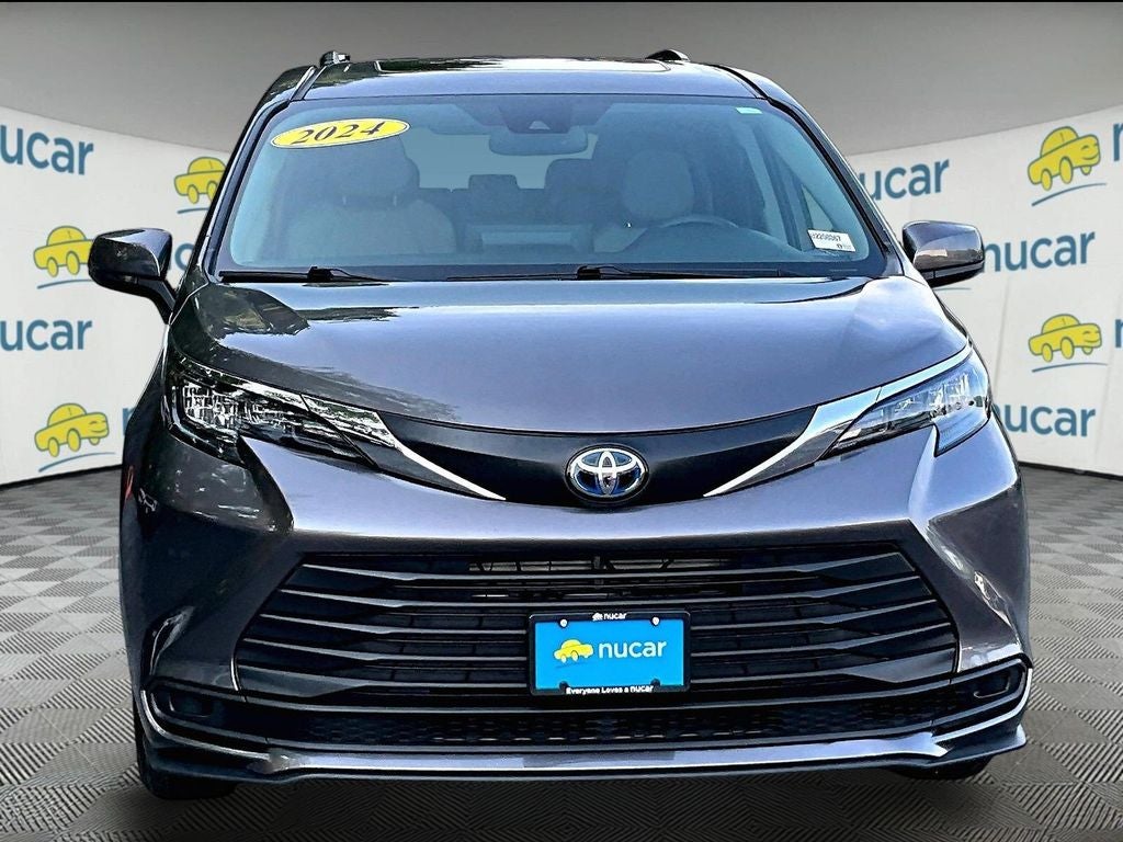 2024 Toyota Sienna LE 8 Passenger