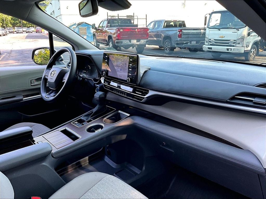 2024 Toyota Sienna LE 8 Passenger