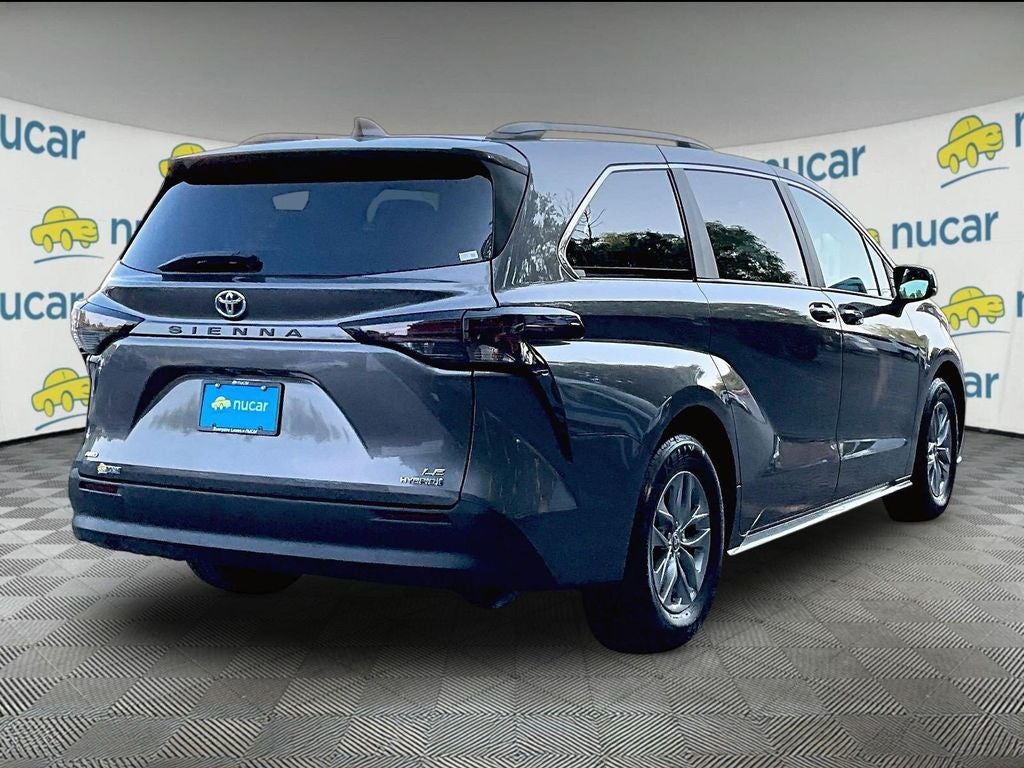 2024 Toyota Sienna LE 8 Passenger