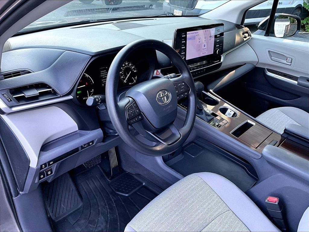 2024 Toyota Sienna LE 8 Passenger