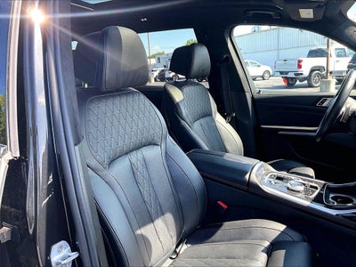 2025 BMW X7 M60i