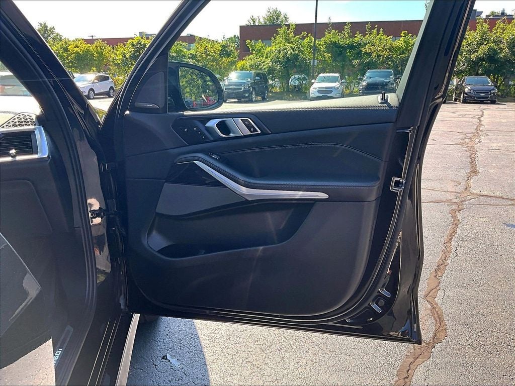 2025 BMW X7 M60i