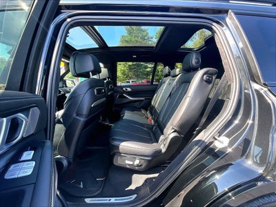 2025 BMW X7 M60i