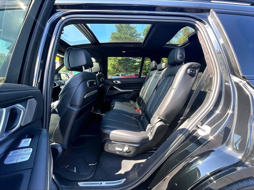 2025 BMW X7 M60i