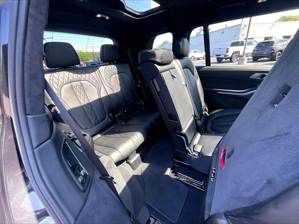 2025 BMW X7 M60i