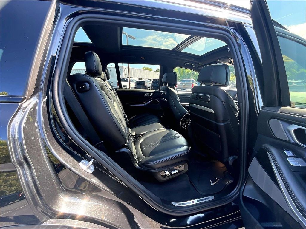 2025 BMW X7 M60i