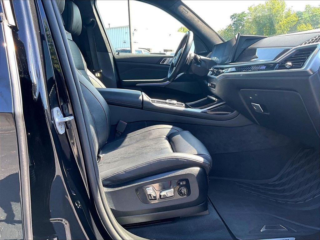 2025 BMW X7 M60i