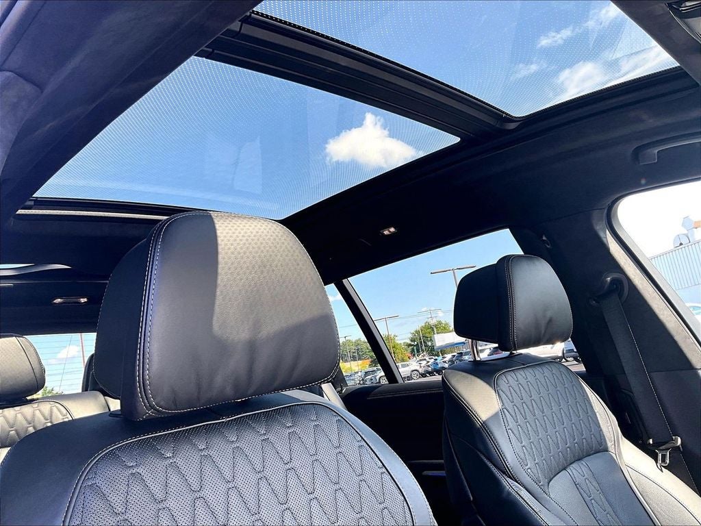 2025 BMW X7 M60i