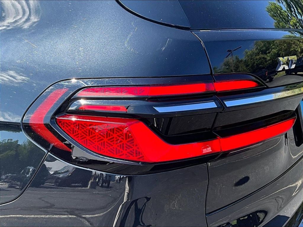 2025 BMW X7 M60i
