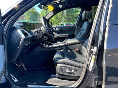 2025 BMW X7 M60i