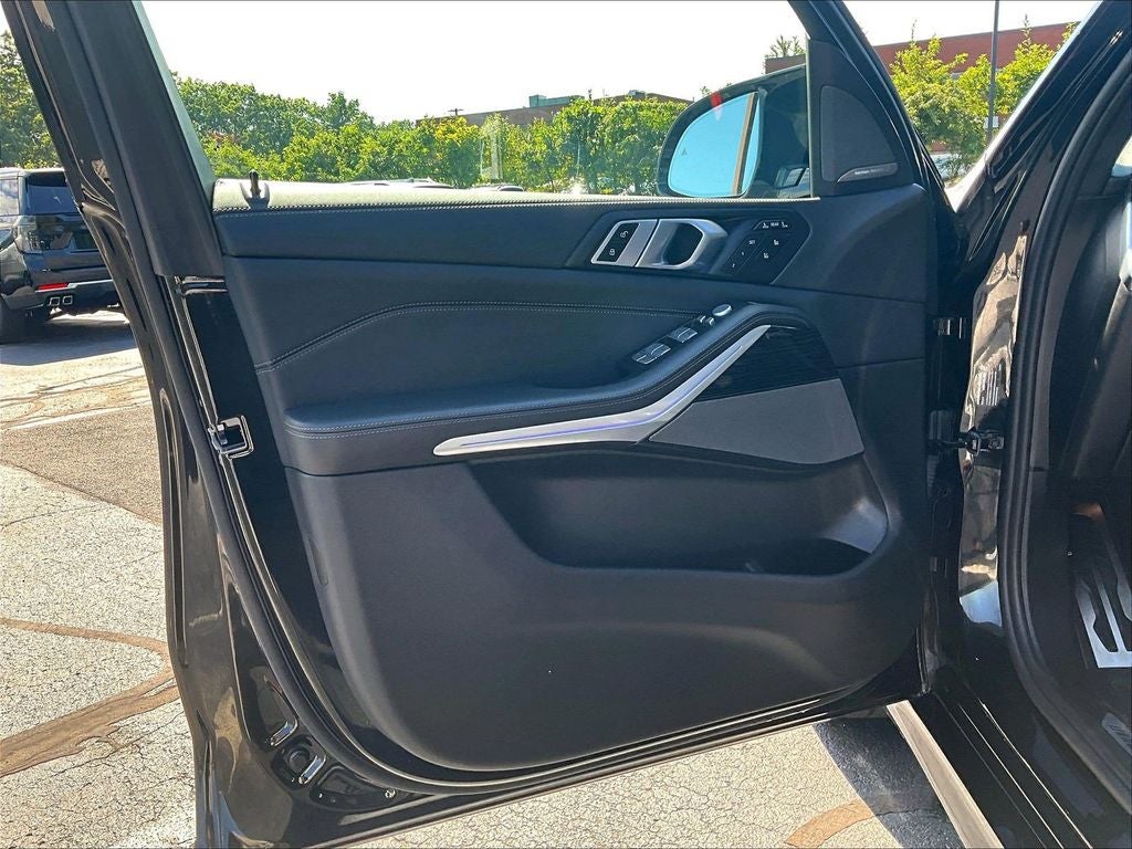 2025 BMW X7 M60i
