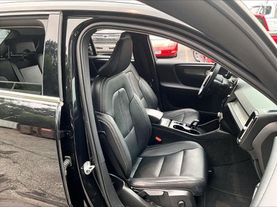 2025 Volvo XC40 B5 Core