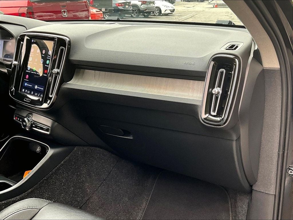 2025 Volvo XC40 B5 Core