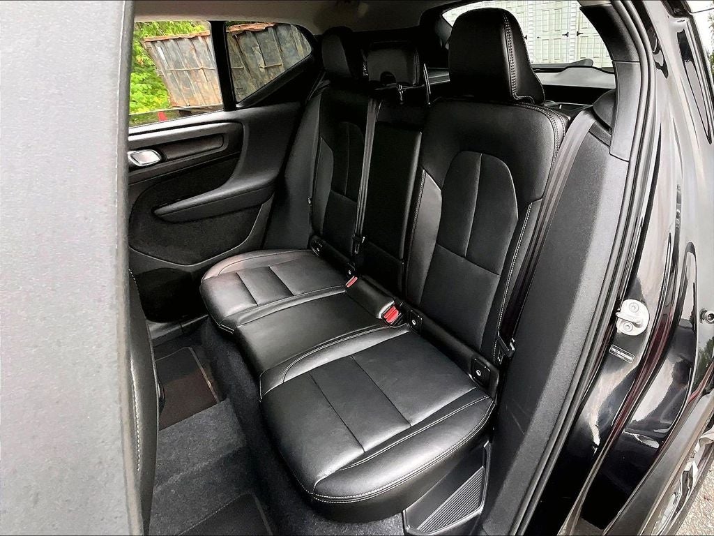 2025 Volvo XC40 B5 Core