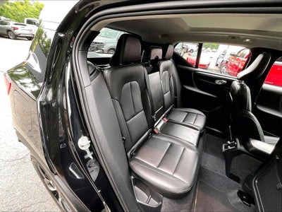 2025 Volvo XC40 B5 Core