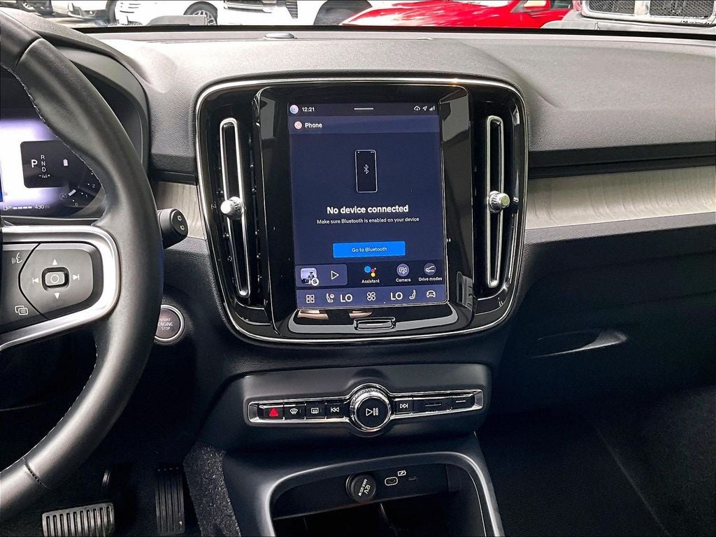 2025 Volvo XC40 B5 Core