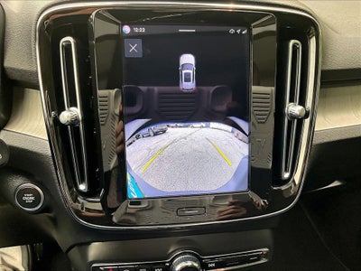 2025 Volvo XC40 B5 Core