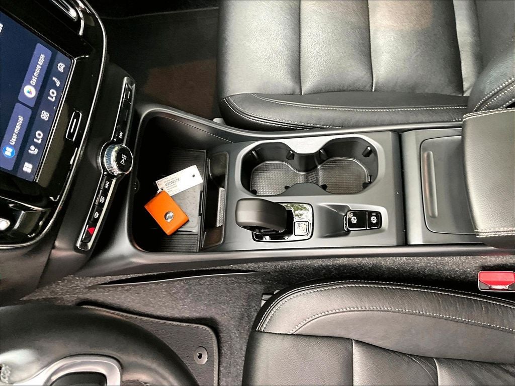 2025 Volvo XC40 B5 Core