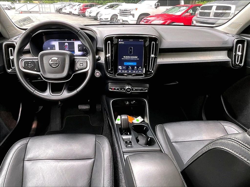 2025 Volvo XC40 B5 Core