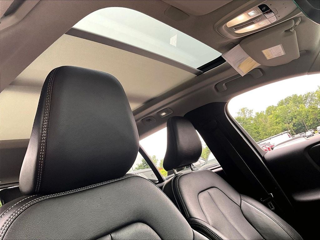 2025 Volvo XC40 B5 Core