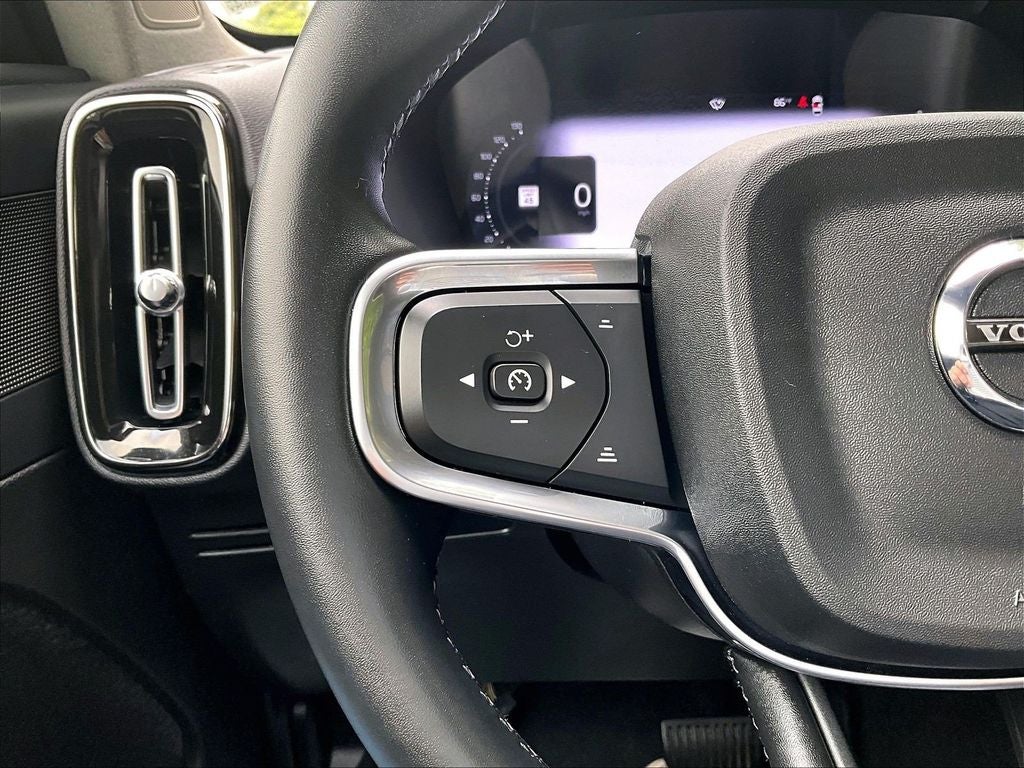 2025 Volvo XC40 B5 Core