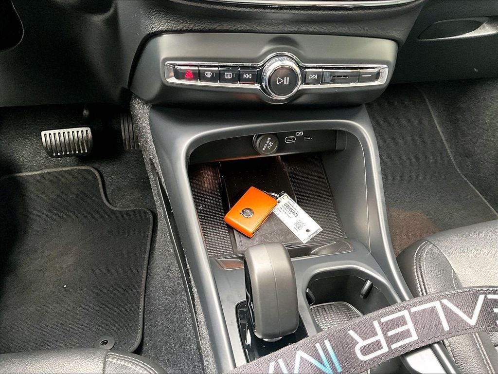 2025 Volvo XC40 B5 Core