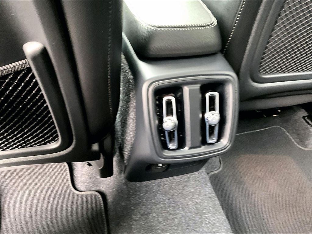 2025 Volvo XC40 B5 Core
