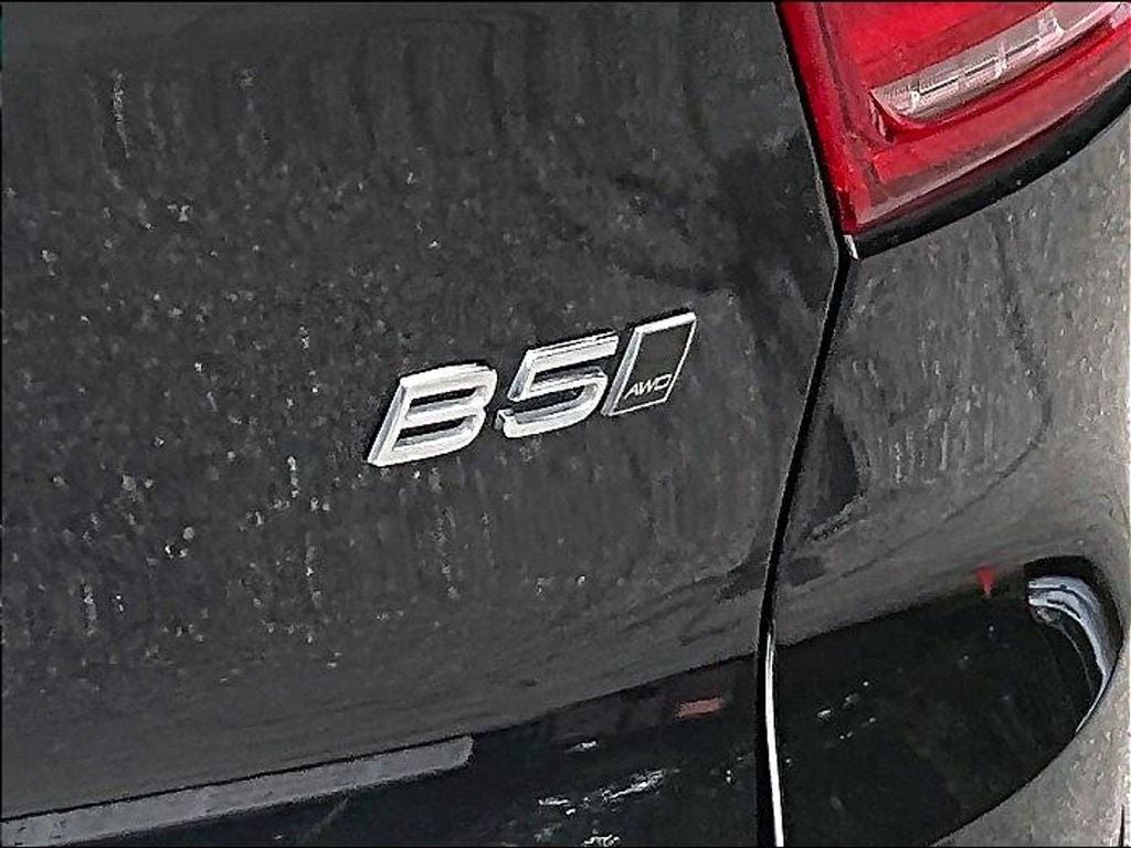 2025 Volvo XC40 B5 Core