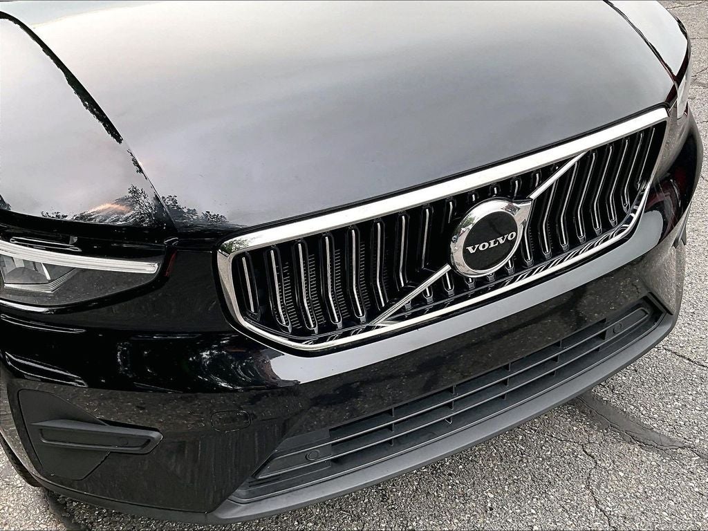 2025 Volvo XC40 B5 Core