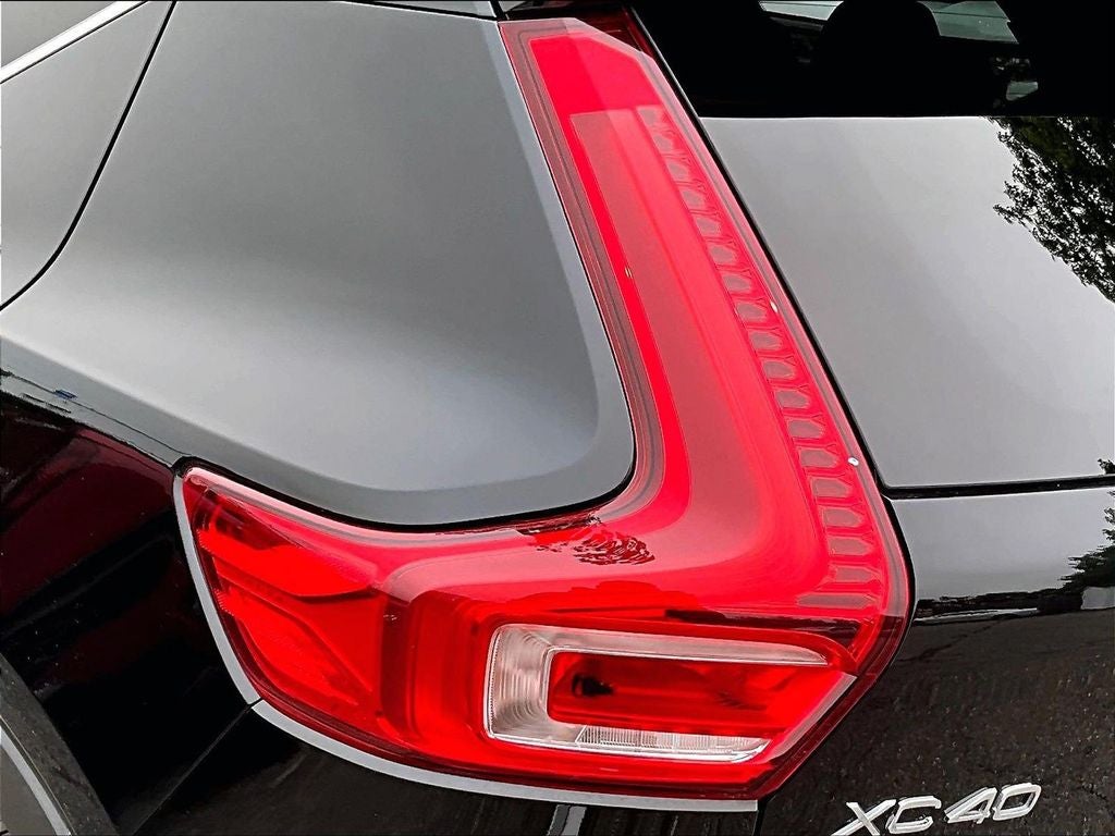 2025 Volvo XC40 B5 Core