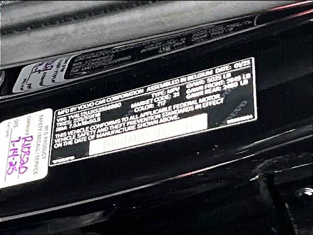 2025 Volvo XC40 B5 Core