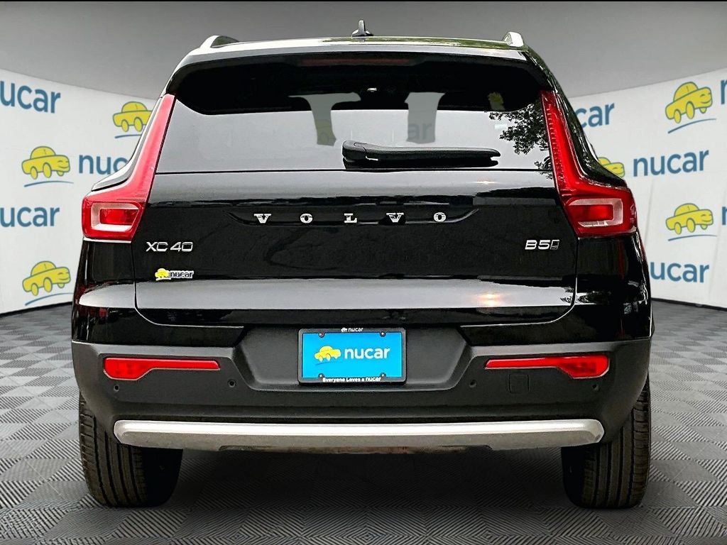 2025 Volvo XC40 B5 Core