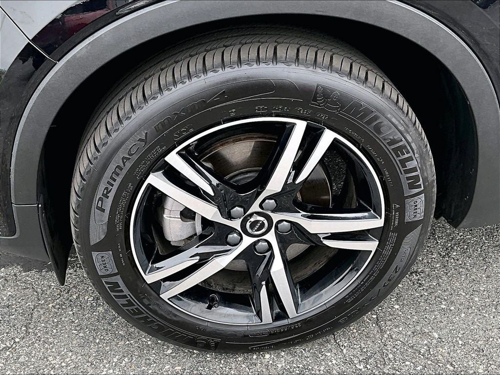 2025 Volvo XC40 B5 Core