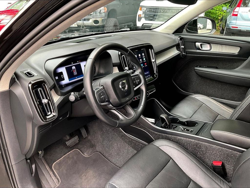 2025 Volvo XC40 B5 Core