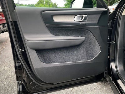 2025 Volvo XC40 B5 Core