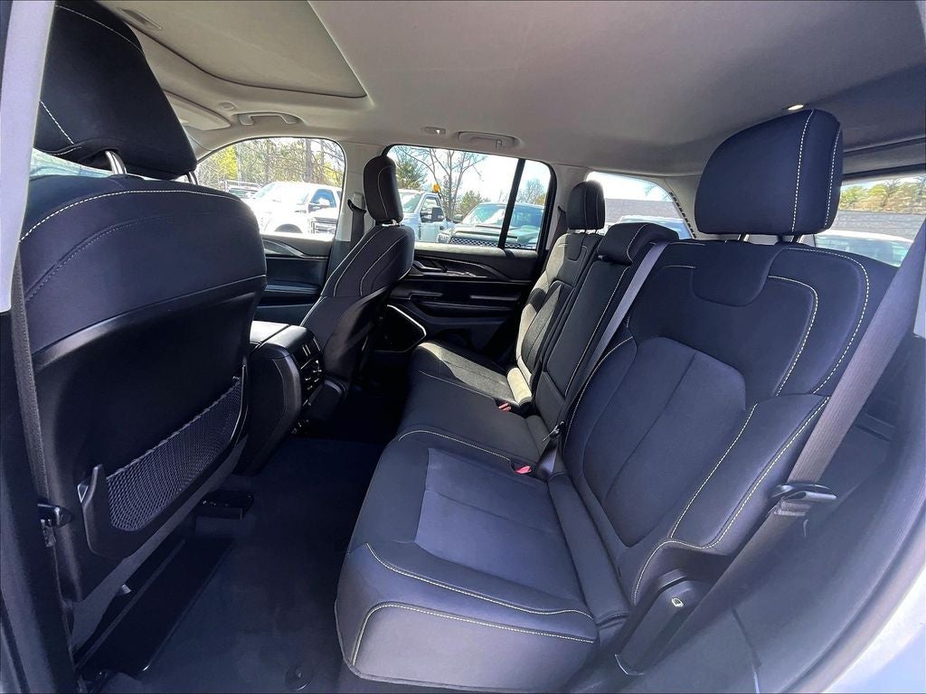 2022 Jeep Grand Cherokee Laredo