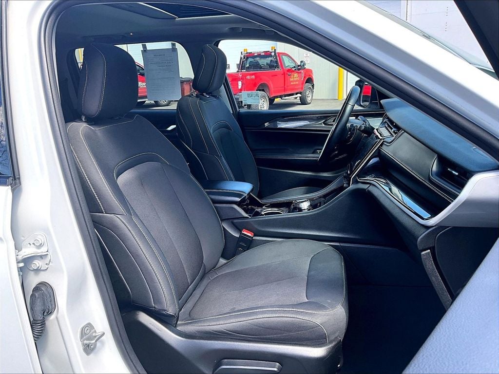 2022 Jeep Grand Cherokee Laredo