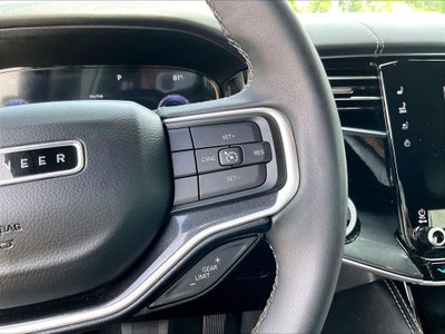 2023 Jeep Wagoneer Base