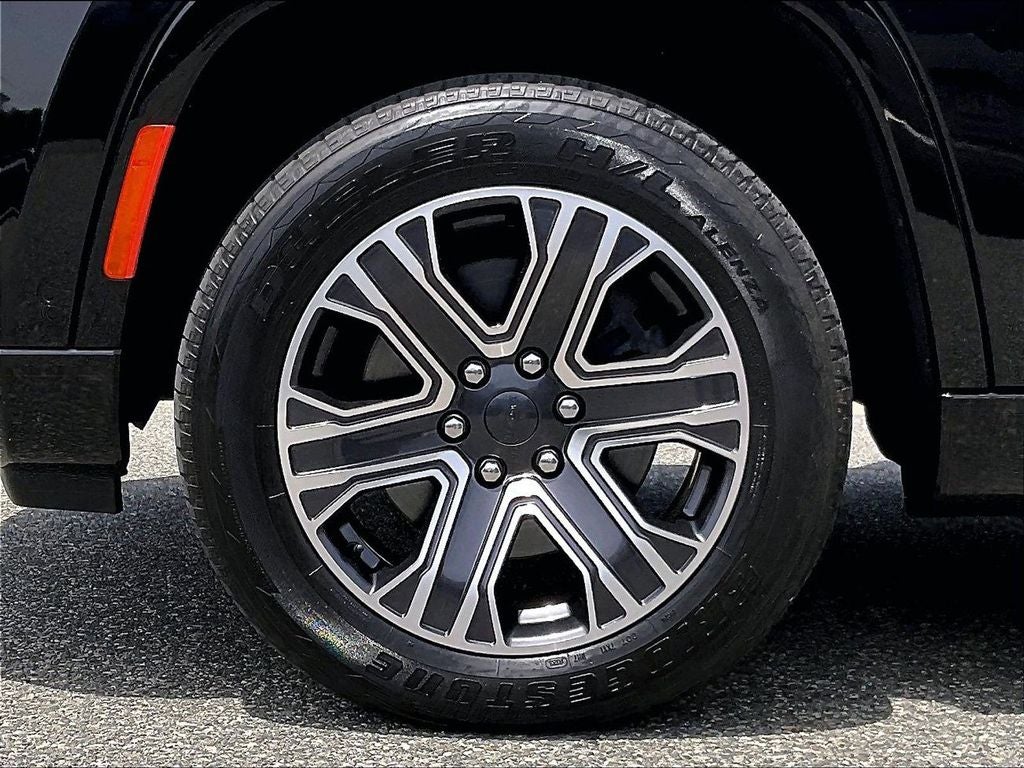2023 Jeep Wagoneer Base