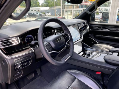 2023 Jeep Wagoneer Base