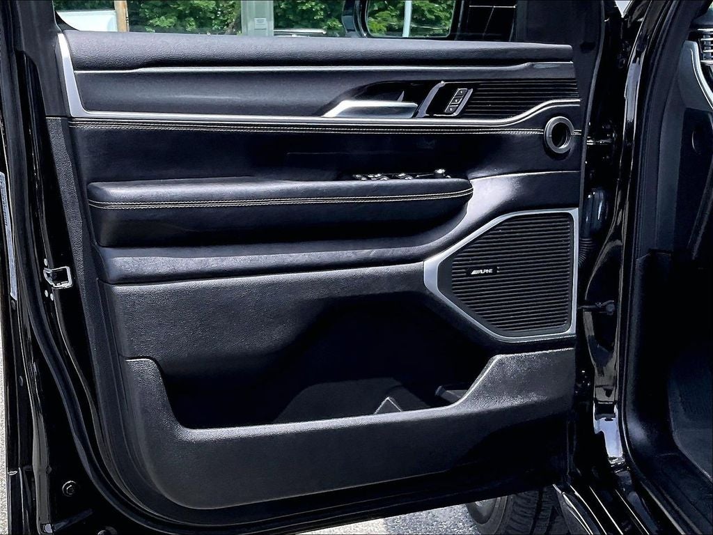 2023 Jeep Wagoneer Base