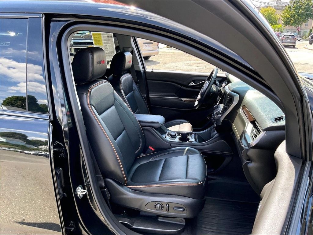 2023 GMC Acadia AT4