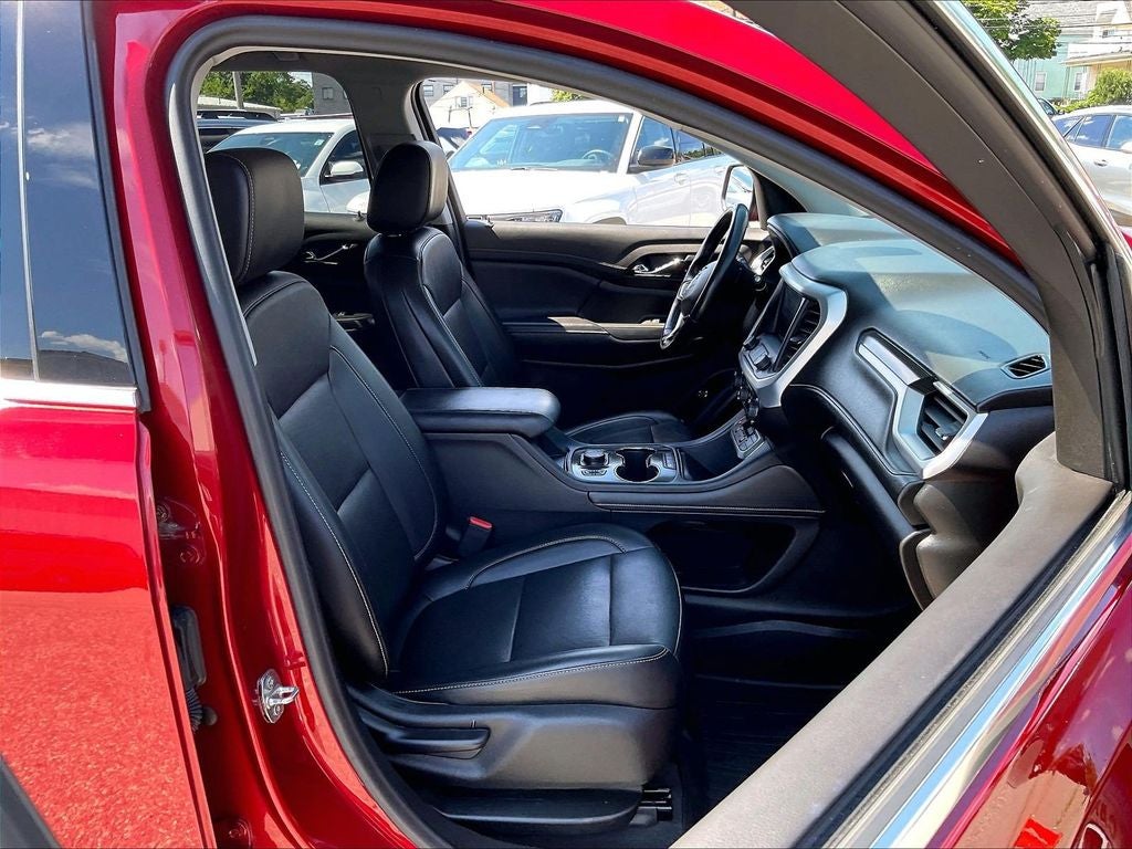 2022 GMC Acadia SLT
