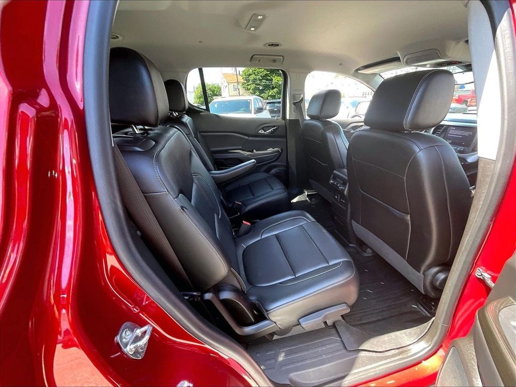2022 GMC Acadia SLT